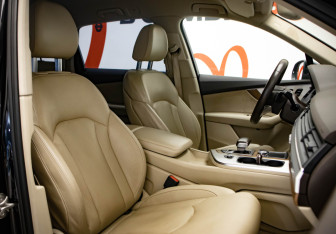 Подержанный автомобиль Audi Q7 2015 года (30 фото)
