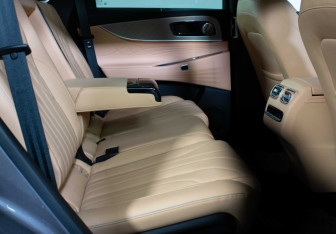 Подержанный автомобиль Jaecoo J8 2024 года (13 фото)