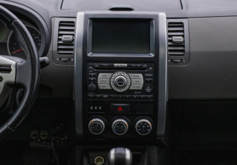 Подержанный автомобиль Nissan X-Trail 2008 года (14 фото)