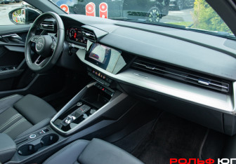 Подержанный автомобиль Audi A3 Hatchback 2020 года (6 фото)