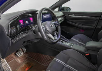 Подержанный автомобиль Volkswagen Golf Hatchback 2020 года (10 фото)