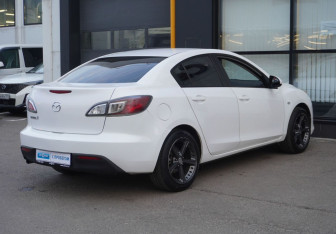 Подержанный автомобиль Mazda 3 Sedan 2010 года (5 фото)