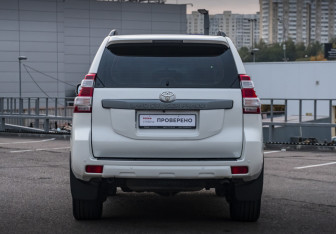 Подержанный автомобиль Toyota Land Cruiser Prado 2015 года (6 фото)