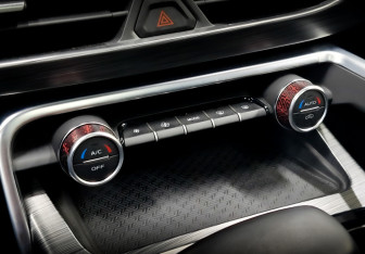 Подержанный автомобиль Geely Tugella 2023 года (16 фото)