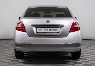 Подержанный автомобиль Nissan Teana 2011 года (5 фото)