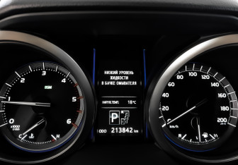 Подержанный автомобиль Toyota Land Cruiser Prado 2014 года (16 фото)