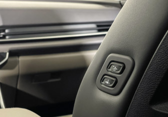 Подержанный автомобиль Kia Carnival 2025 года (22 фото)