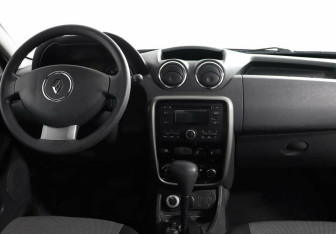 Подержанный автомобиль Renault Duster 2014 года (6 фото)