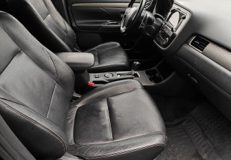Подержанный автомобиль Mitsubishi Outlander 2012 года (9 фото)