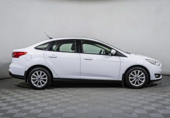 Подержанный автомобиль Ford Focus Wagon 2012 года (4 фото)