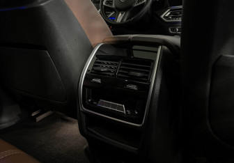 Подержанный автомобиль BMW X5 2020 года (27 фото)