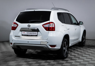 Подержанный автомобиль Nissan Terrano 2017 года (5 фото)