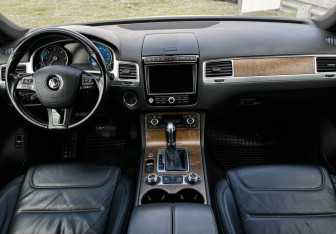 Подержанный автомобиль Volkswagen Touareg 2017 года (12 фото)