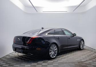 Подержанный автомобиль Jaguar XJ 2013 года (5 фото)