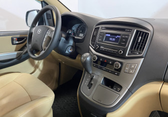 Подержанный автомобиль Hyundai H-1 2018 года (7 фото)