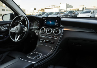 Подержанный автомобиль Mercedes-Benz GLC Coupe 2019 года (16 фото)