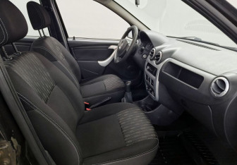 Подержанный автомобиль Renault Logan Sedan 2013 года (9 фото)