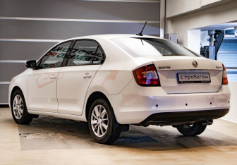 Подержанный автомобиль Skoda Rapid Liftback 2019 года (6 фото)