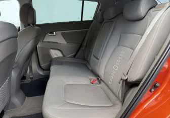 Подержанный автомобиль Kia Sportage 2011 года (11 фото)