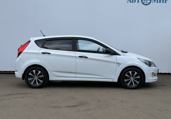Подержанный автомобиль Hyundai Solaris Hatchback 2015 года (4 фото)