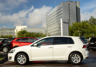 Подержанный автомобиль Volkswagen Golf Hatchback 2013 года (6 фото)