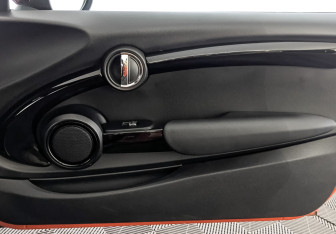 Подержанный автомобиль MINI Hatch 2021 года (25 фото)