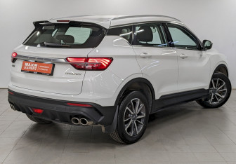 Подержанный автомобиль Geely Coolray 2022 года (5 фото)