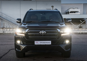 Подержанный автомобиль Toyota Land Cruiser Suv 2016 года (2 фото)