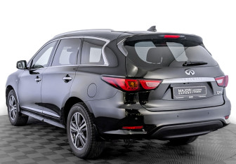 Подержанный автомобиль Infiniti QX60 2017 года (7 фото)