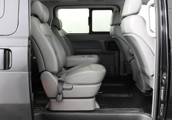 Подержанный автомобиль Hyundai Grand Starex 2016 года (14 фото)