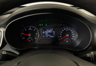 Подержанный автомобиль Kia Sorento 2016 года (11 фото)