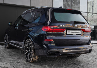 Подержанный автомобиль BMW X7 2021 года (6 фото)