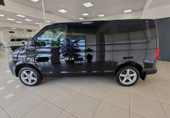 Подержанный автомобиль Volkswagen Caravelle 2014 года (8 фото)