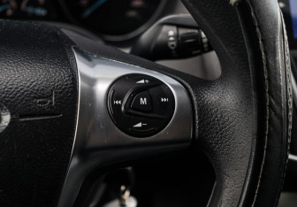 Подержанный автомобиль Ford Focus Sedan 2011 года (17 фото)
