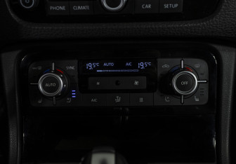 Подержанный автомобиль Volkswagen Touareg 2014 года (39 фото)