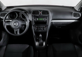 Подержанный автомобиль Volkswagen Golf Hatchback 2011 года (11 фото)