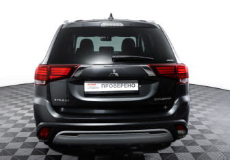 Подержанный автомобиль Mitsubishi Outlander 2019 года (6 фото)