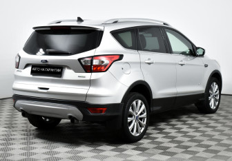 Подержанный автомобиль Ford Kuga 2017 года (3 фото)
