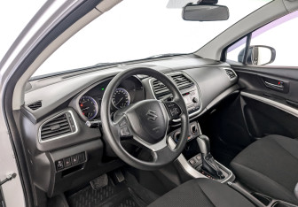 Подержанный автомобиль Suzuki SX4 Hatchback 2016 года (16 фото)