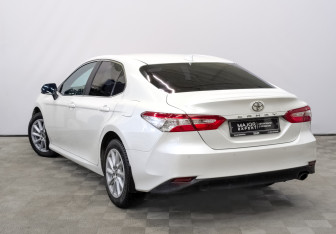 Подержанный автомобиль Toyota Camry Sedan 2021 года (7 фото)