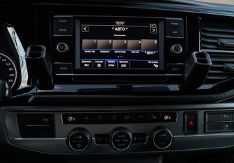 Подержанный автомобиль Volkswagen Caravelle 2021 года (16 фото)