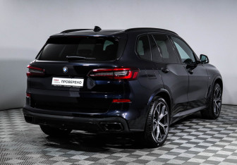 Подержанный автомобиль BMW X5 2022 года (5 фото)