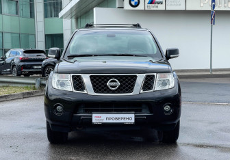 Подержанный автомобиль Nissan Pathfinder 2012 года (2 фото)