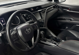 Подержанный автомобиль Toyota Camry Sedan 2020 года (12 фото)
