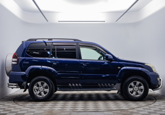 Подержанный автомобиль Toyota Land Cruiser Prado 2005 года (4 фото)