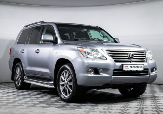 Подержанный автомобиль Lexus LX 2010 года (3 фото)