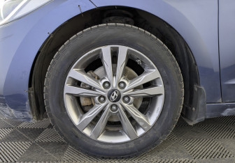 Подержанный автомобиль Hyundai Elantra Sedan 2017 года (12 фото)