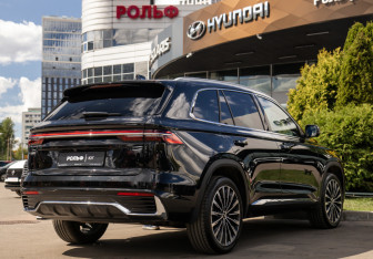 Подержанный автомобиль Geely Monjaro 2025 года (4 фото)