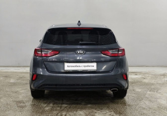Подержанный автомобиль Kia Ceed Hatchback 2018 года (6 фото)