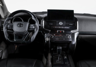 Подержанный автомобиль Toyota Land Cruiser Suv 2007 года (12 фото)